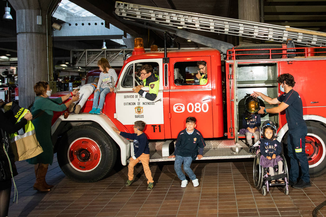 Fotos: Calendario solidario de los Bomberos de Burgos destinado a APACE