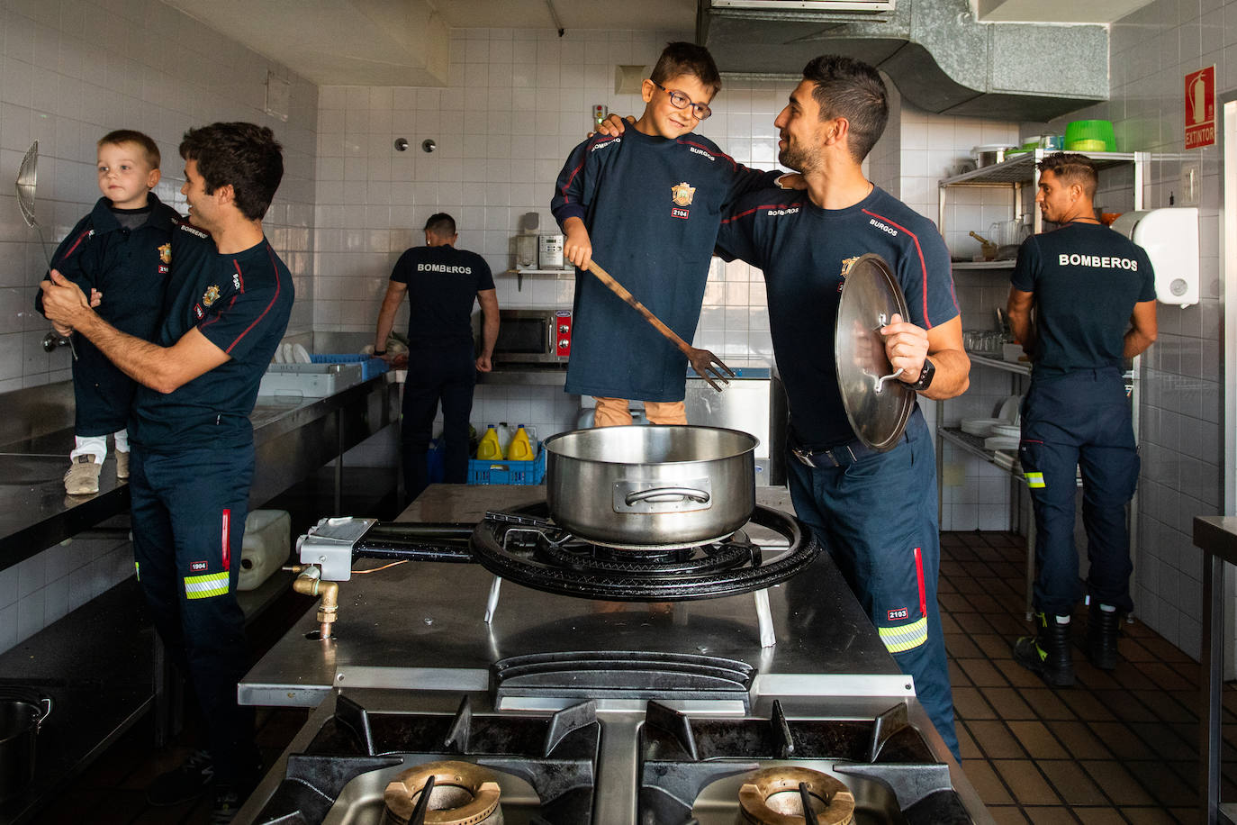 Fotos: Calendario solidario de los Bomberos de Burgos destinado a APACE