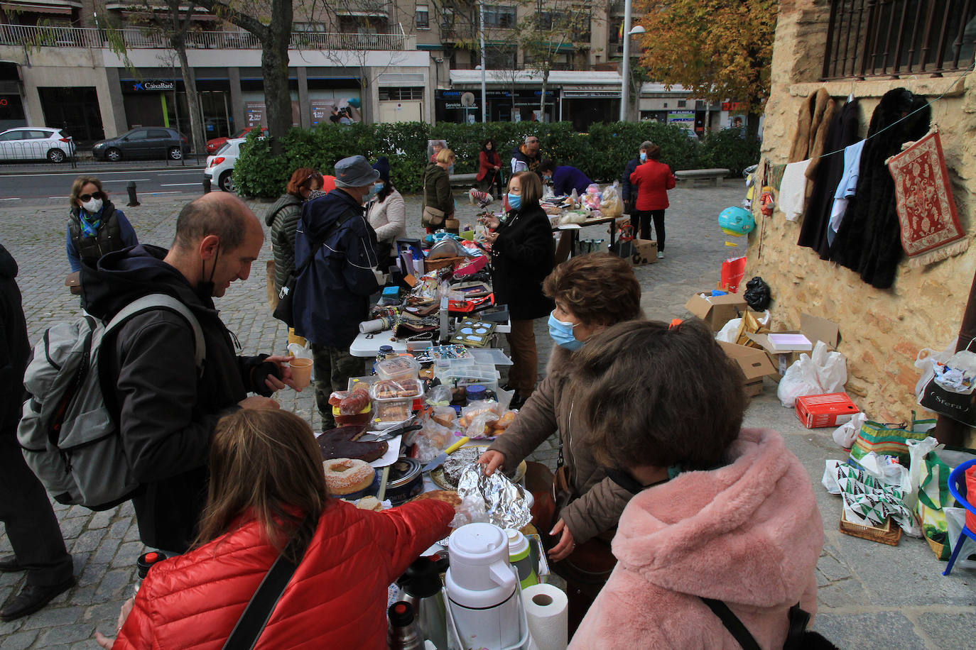 Mercadillo celebrado en Santo Tomás para ayudar a las personas damnificadas por el volcán de La Palma.