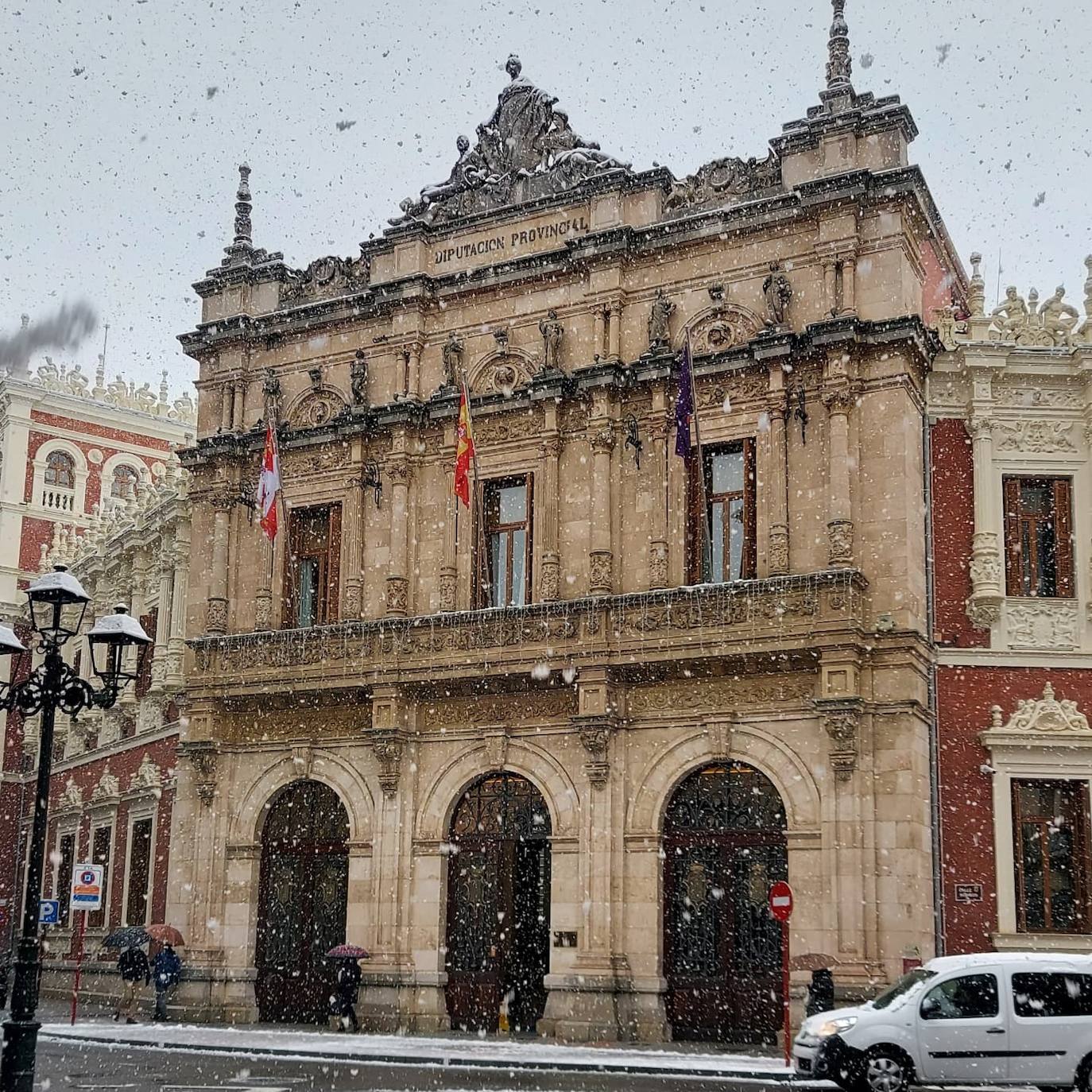 Fotos: La nieve deja bonitas estampas en la ciudad de Palencia