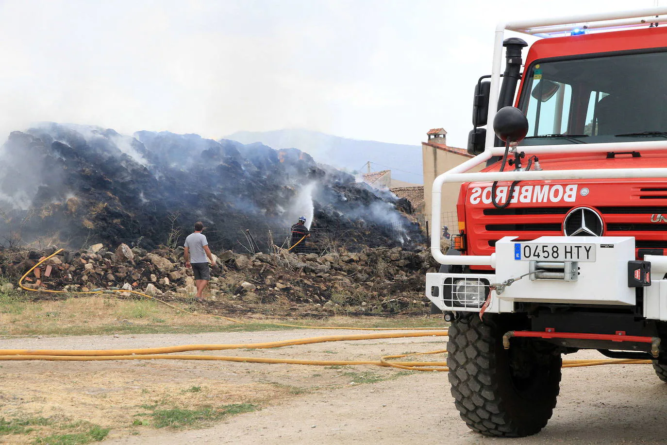 Camión de Bomberos en un incendio en Trescasas.