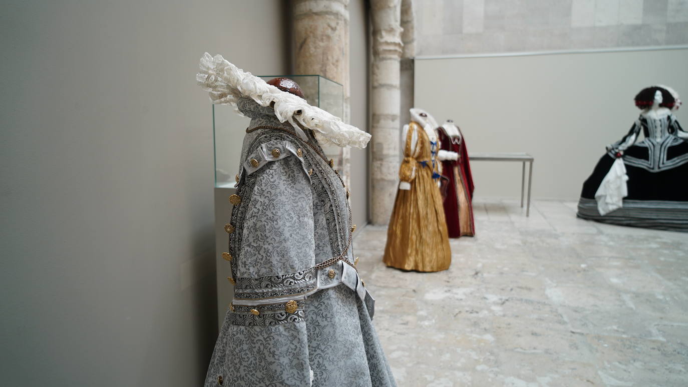 Vestidos de la exposición del Museo de la Universidad de Valladolid.