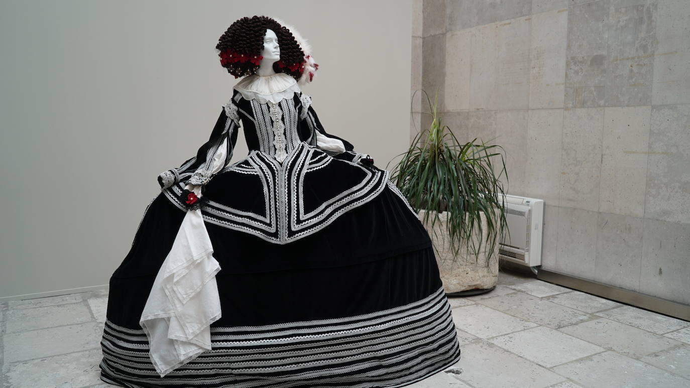 Vestidos de la exposición del Museo de la Universidad de Valladolid.