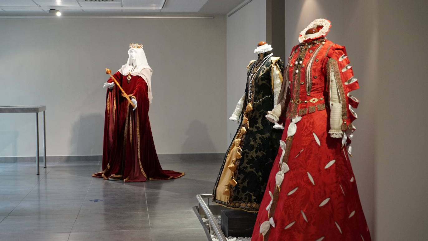 Vestidos de la exposición del Museo de la Universidad de Valladolid.