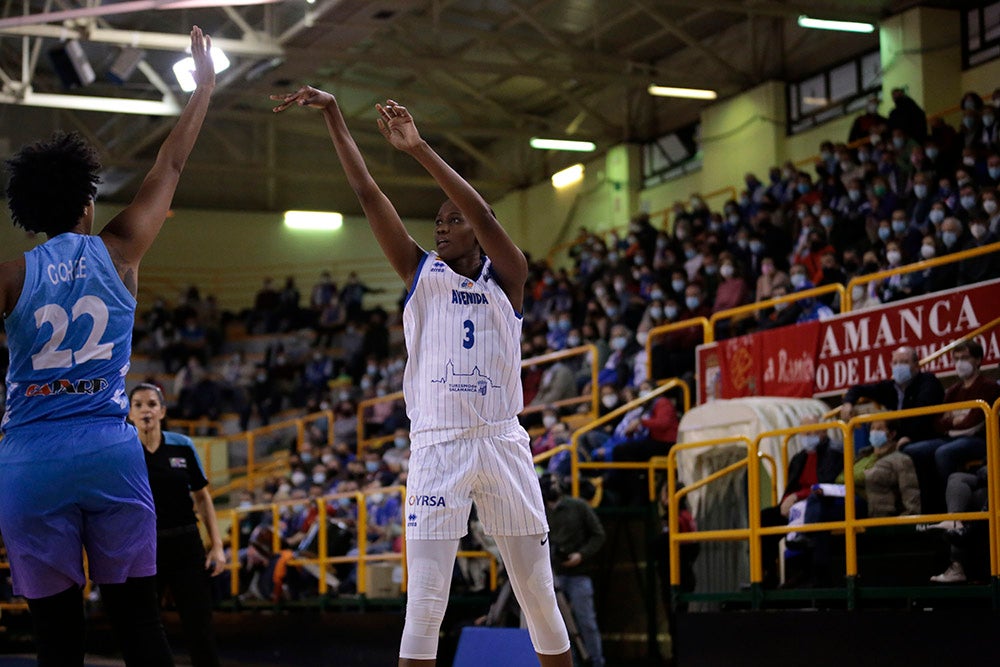 El CB Avenida aplasta al colista y se va posicionando para los play-off de la Euroliga (96-54)
