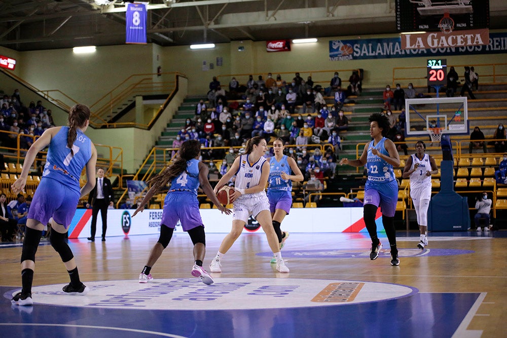 El CB Avenida aplasta al colista y se va posicionando para los play-off de la Euroliga (96-54)