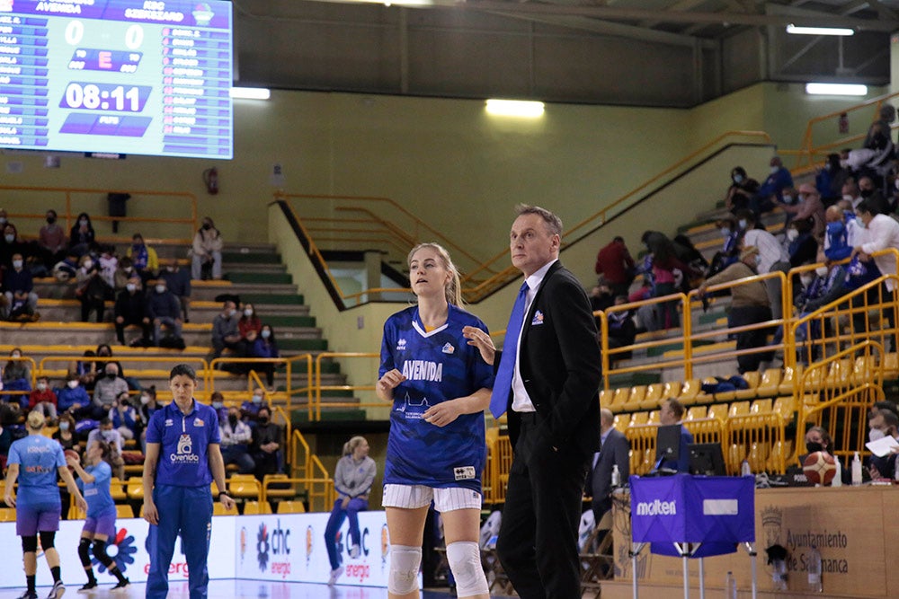 El CB Avenida aplasta al colista y se va posicionando para los play-off de la Euroliga (96-54)