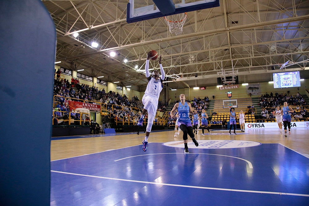 El CB Avenida aplasta al colista y se va posicionando para los play-off de la Euroliga (96-54)