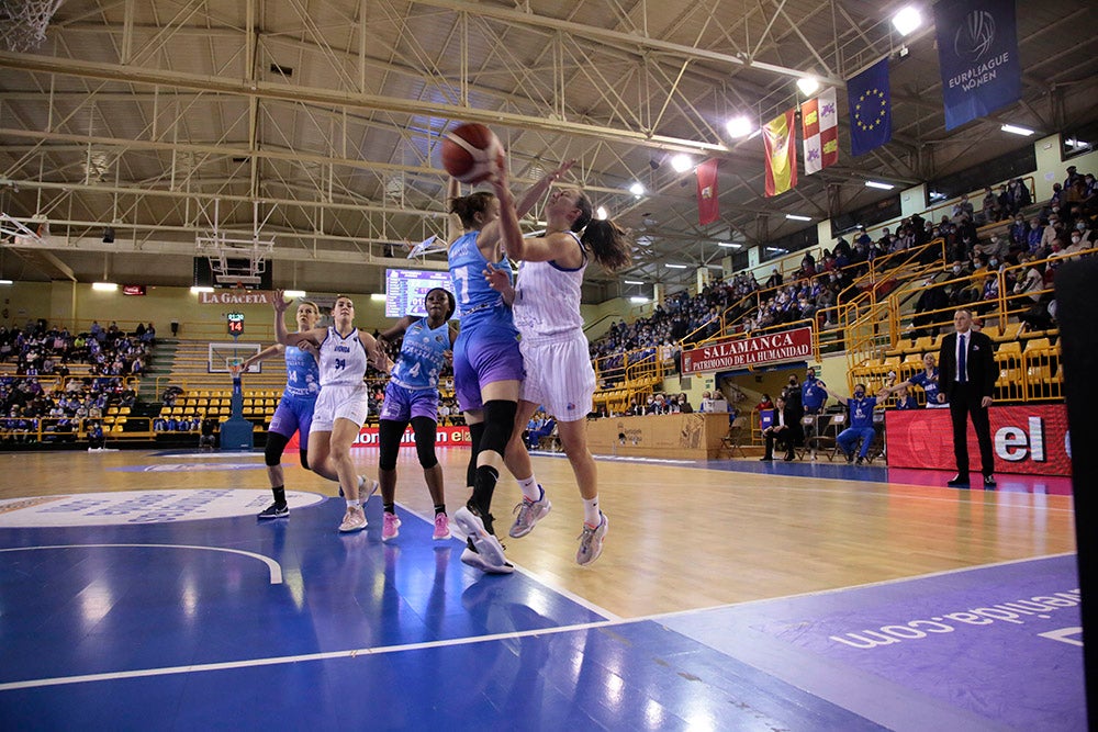 El CB Avenida aplasta al colista y se va posicionando para los play-off de la Euroliga (96-54)
