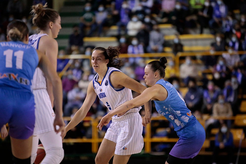 El CB Avenida aplasta al colista y se va posicionando para los play-off de la Euroliga (96-54)