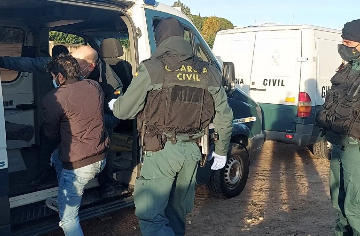 Fotos: Redada contra un clan familiar de okupas de un chalé junto a La Corala en Laguna de Duero