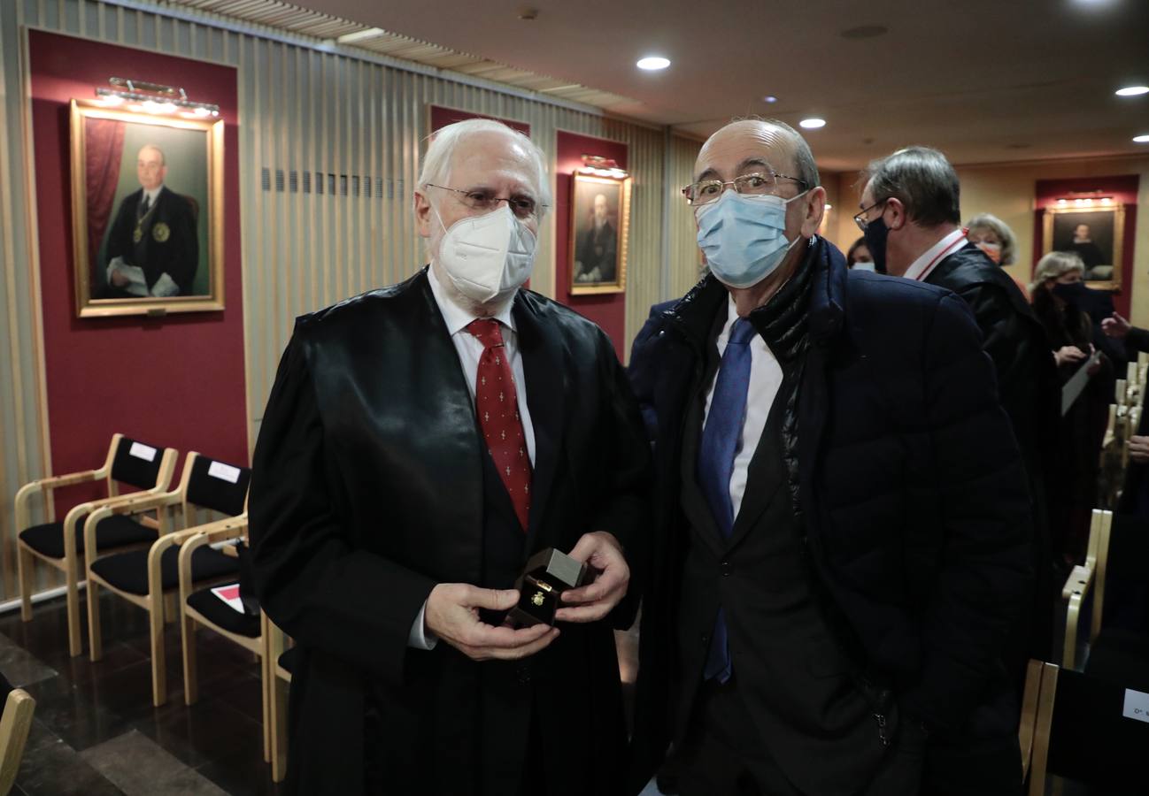 Fotos: Insignias de Oro y de Plata para los abogados de Valladolid