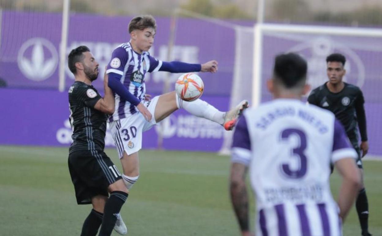 Chuky controla el balón en un partido anterior 