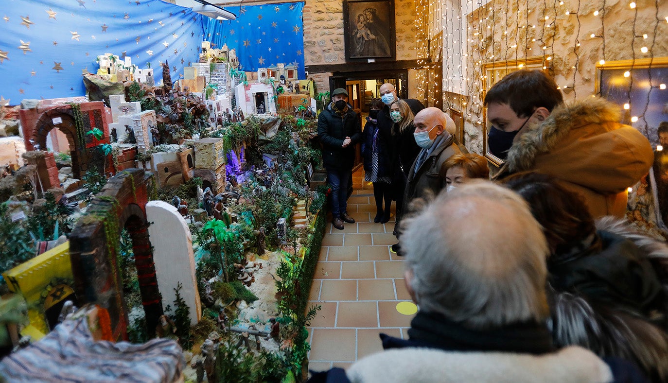 Las Clarisas inauguran su exposición de belenes en Carrión de los Condes.