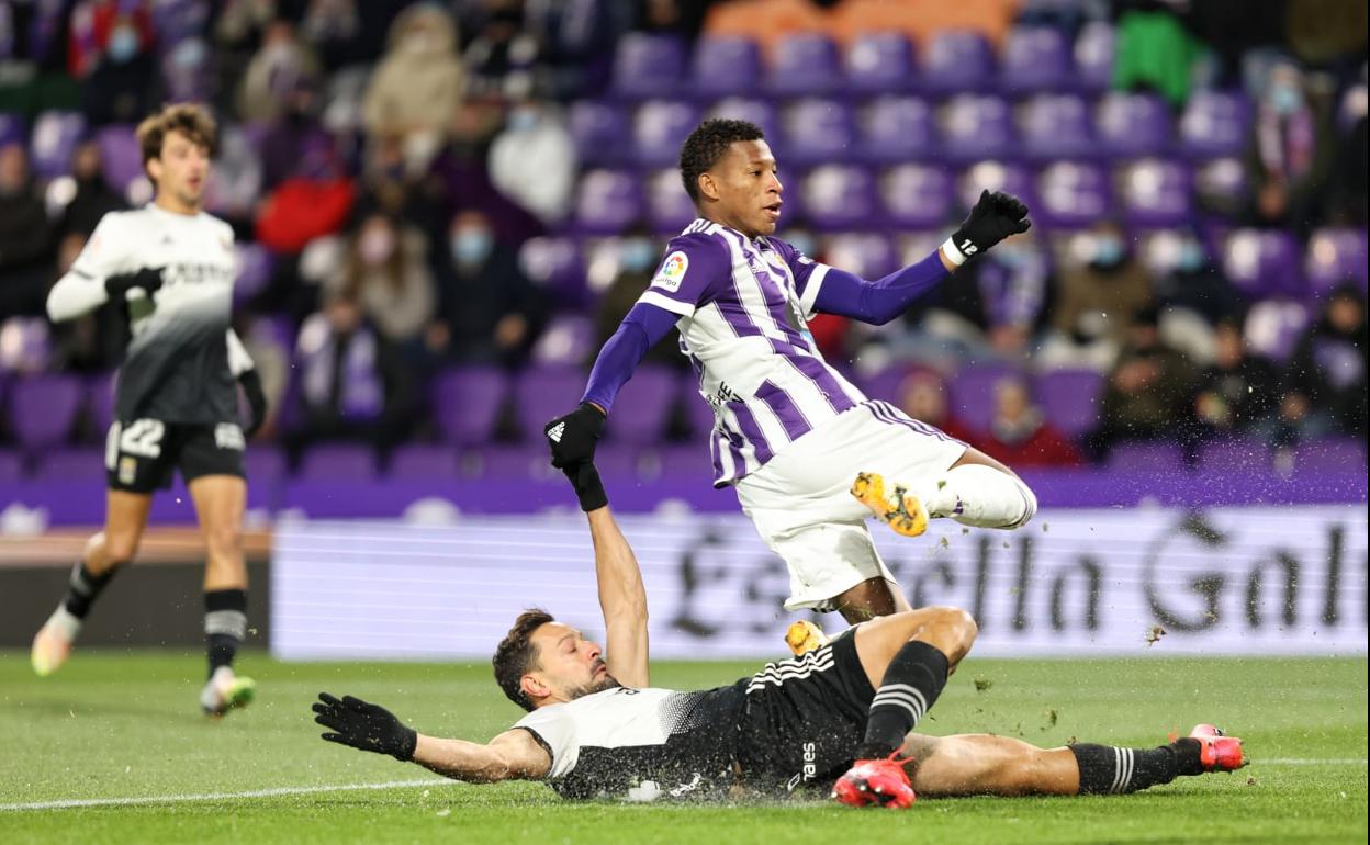 El Real Valladolid se impone al Cartagena con un juego de muchos quilates