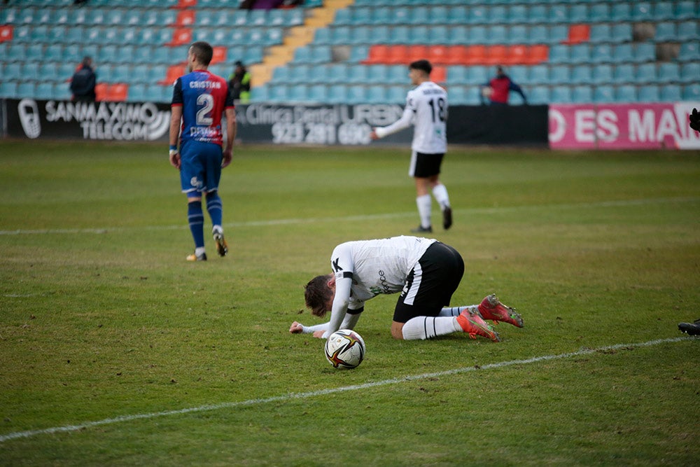 Adri Carrasco pone fin a la sequía del Salamanca UDS para derrotar al Langreo (1-0)