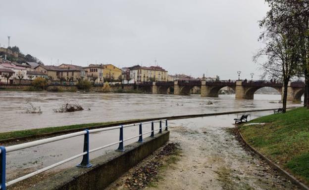 La Guardia Civil evacua varias poblaciones del norte de Burgos por desbordamiento de los ríos