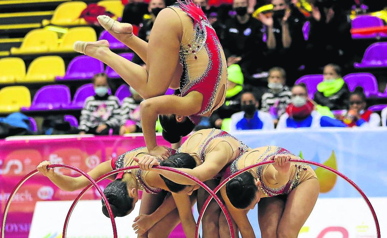 El equipo cadete del CD La Victoria durante el ejercicio que le valió la victoria en Pisuerga