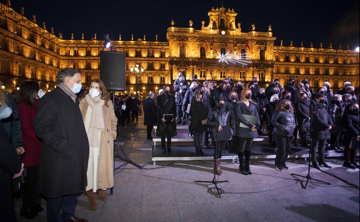 El alcalde estuvo presente en el acto cultural celebrado ayer tras su suspensión el pasado miércoles. 