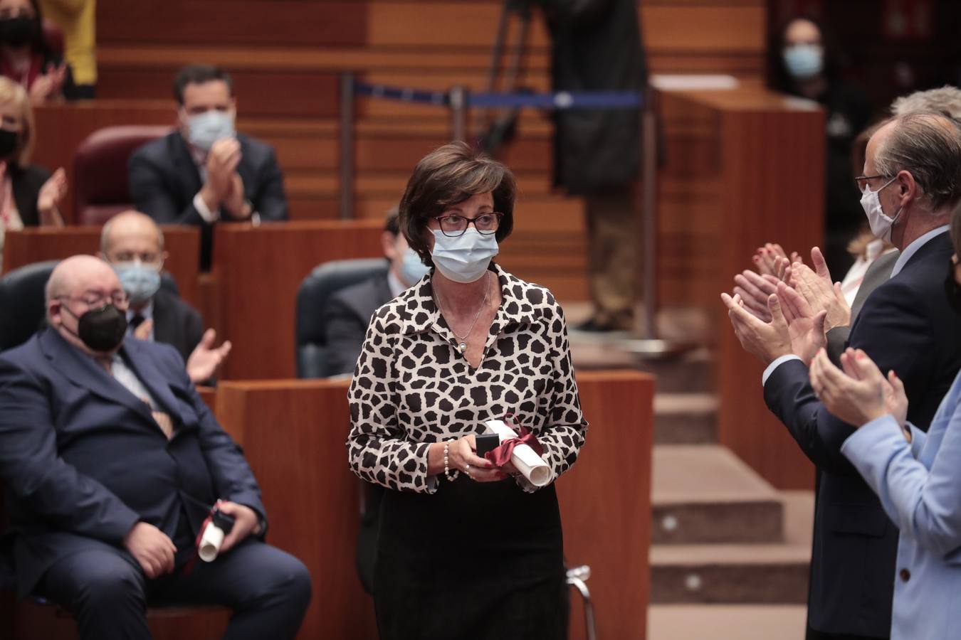 Fotos: Entrega de la Medalla de Oro de las Cortes a los sanitarios y sociosanitarios por su labor durante la pandemia