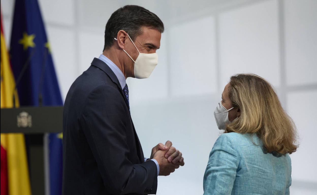 Pedro Sánchez y Nadia Calviño.