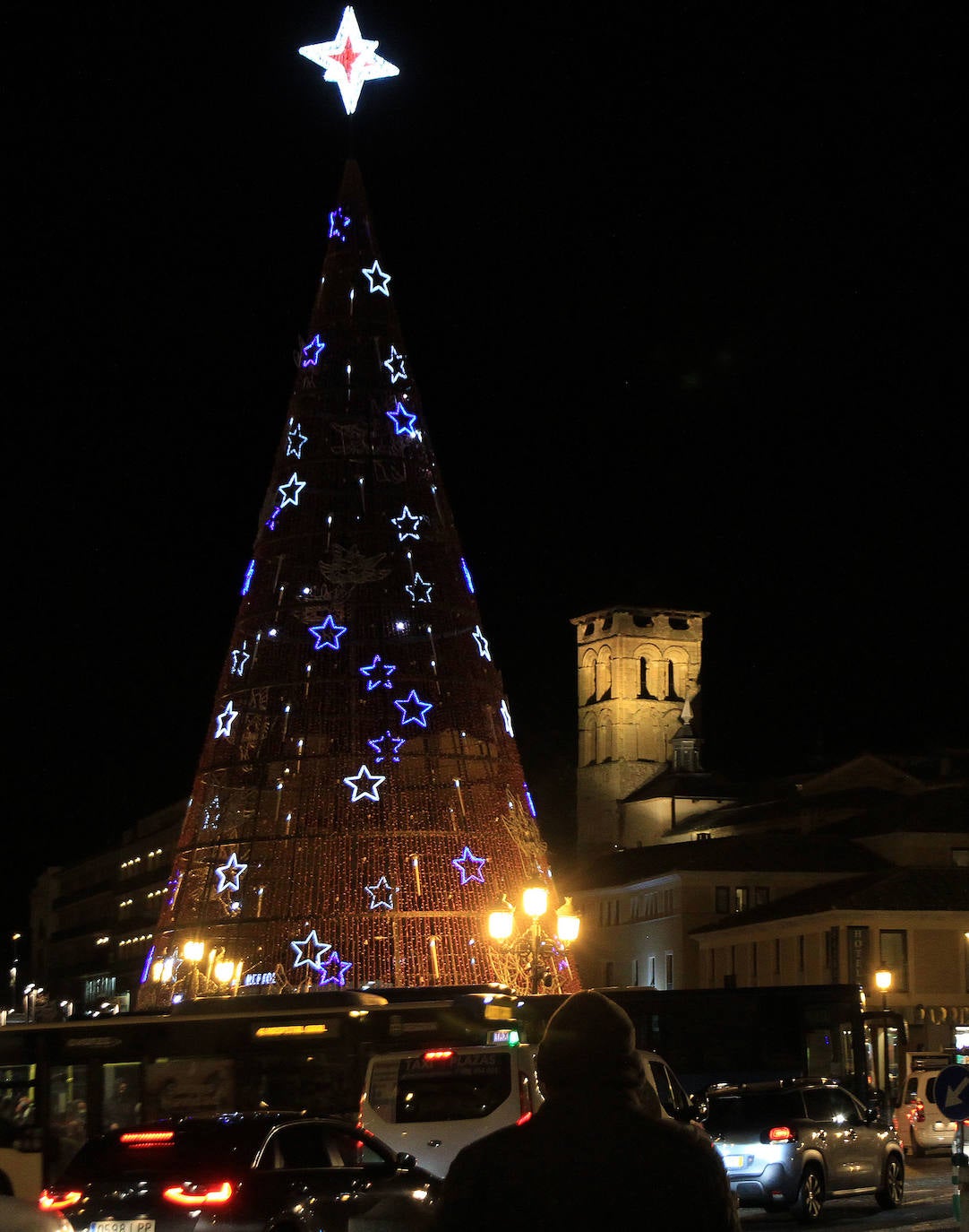 Iluminación navideña en las calles de Segovia.