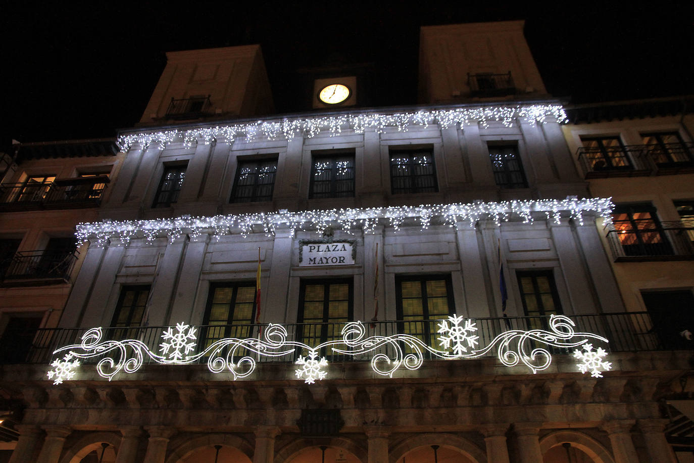 Iluminación navideña en las calles de Segovia.