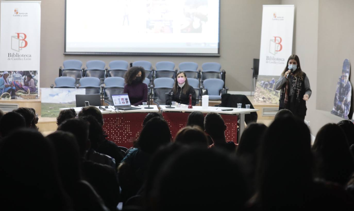 Momentos del encuentro en la Biblioteca de Castilla y León.