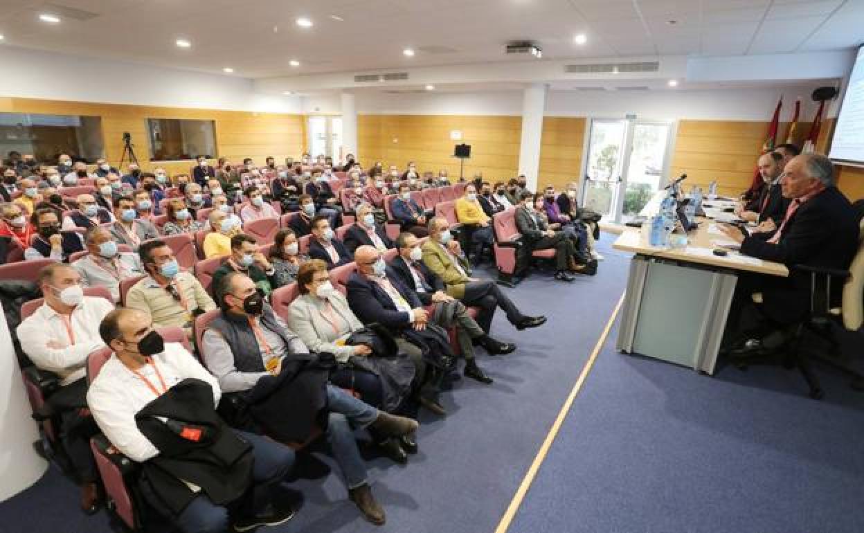 Participantes en la asamblea de delegados de Acor, celebrada ayer en Olmedo, 