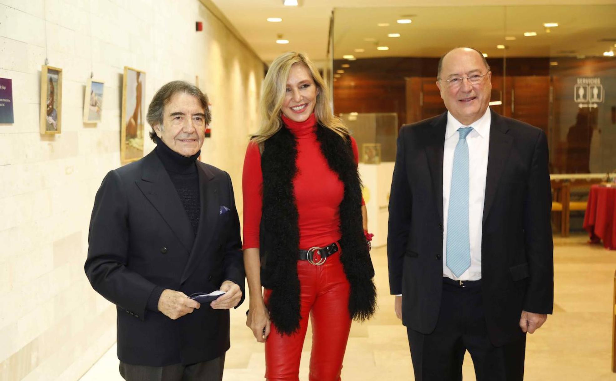 Enrique Cornejo, Marta Robles y Carlos Moro, durante el acto celebrado en el Museo del Vino. 
