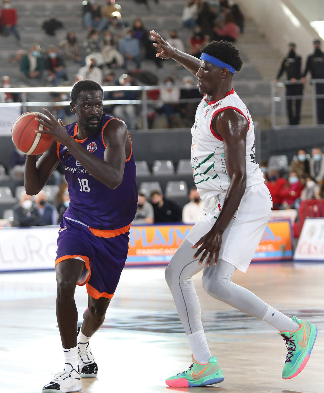 Fotos: Triunfo morado sobre la bocina (76-74)