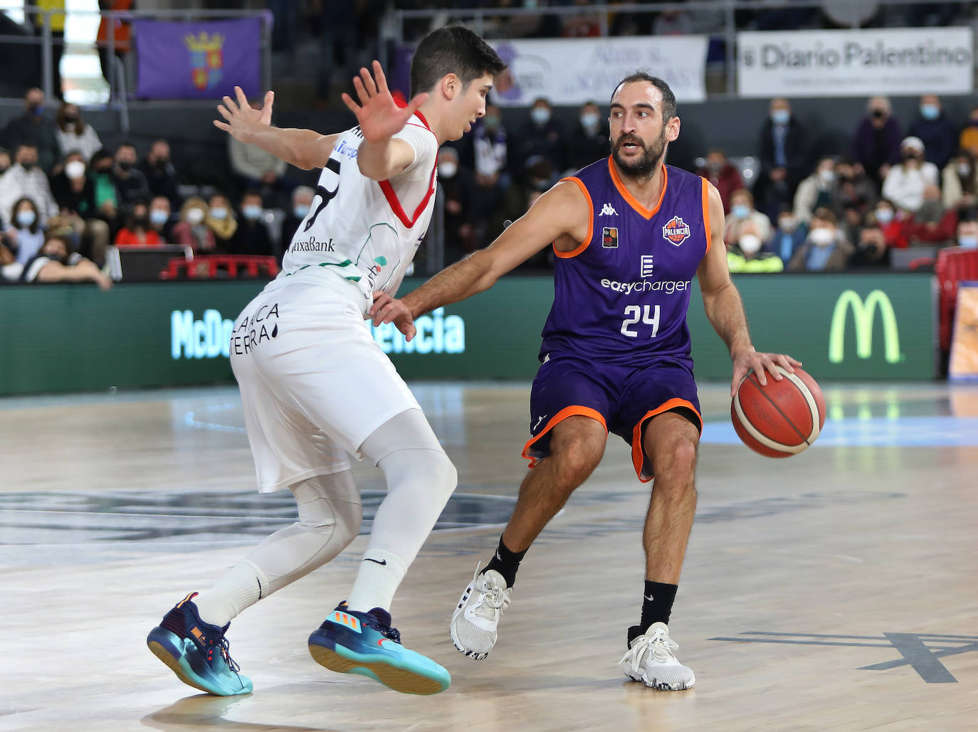 Fotos: Triunfo morado sobre la bocina (76-74)