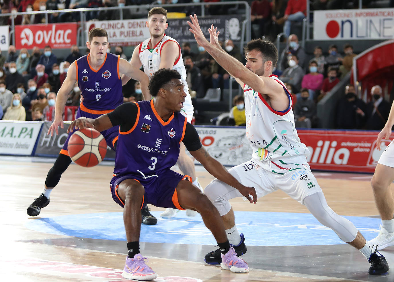 Fotos: Triunfo morado sobre la bocina (76-74)