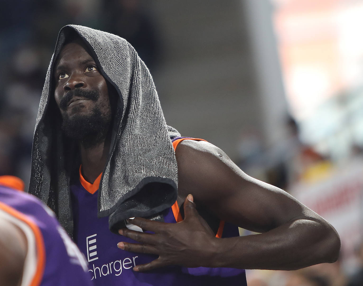 Fotos: Triunfo morado sobre la bocina (76-74)