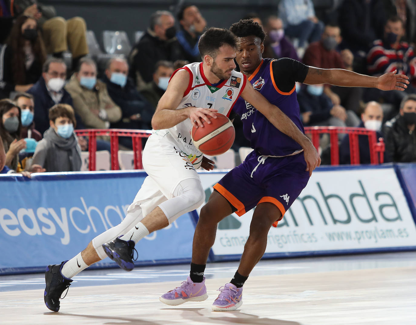 Fotos: Triunfo morado sobre la bocina (76-74)