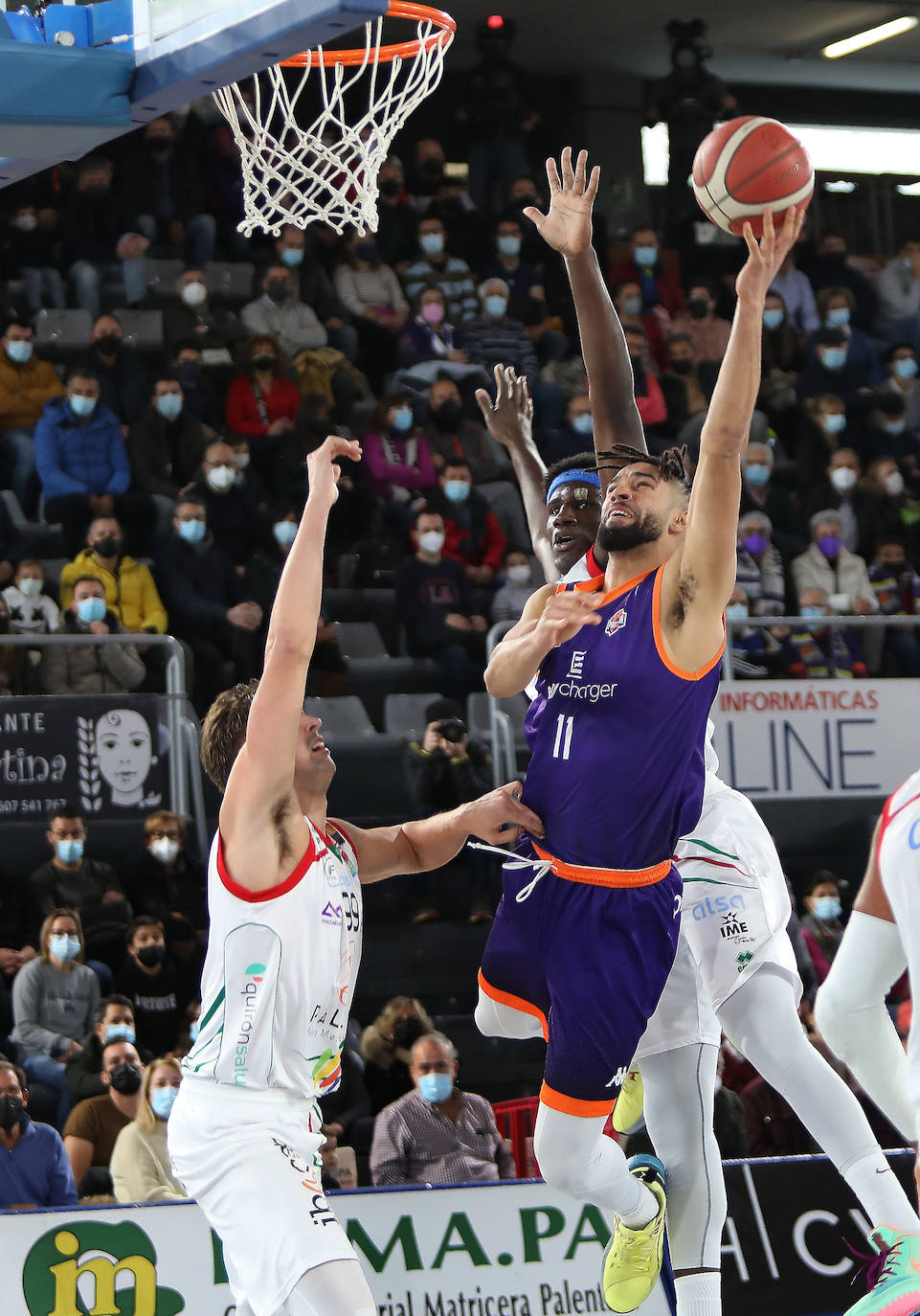 Fotos: Triunfo morado sobre la bocina (76-74)