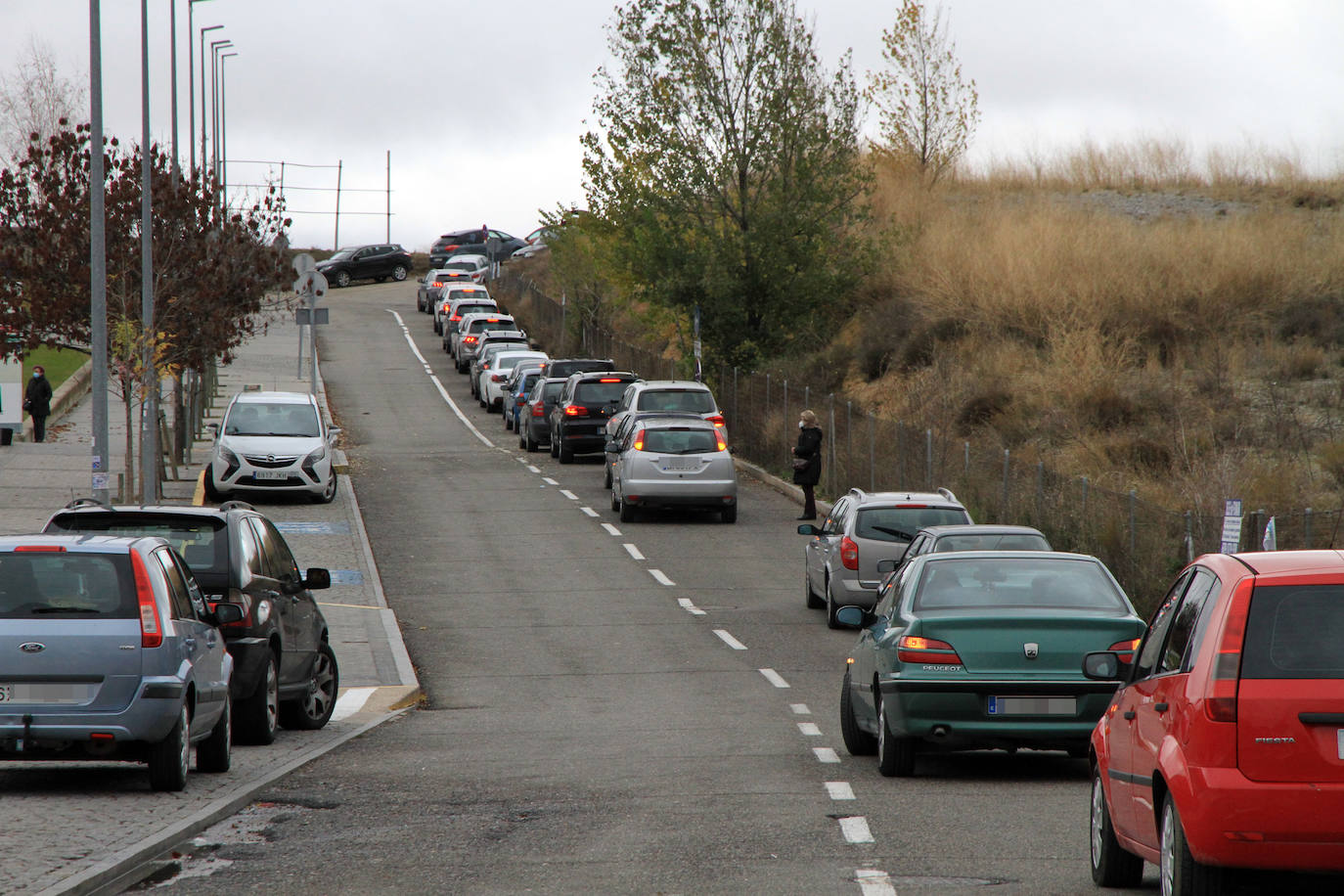 El aumento de los contagios provoca colas de más de una hora en Segovia para las pruebas PCR