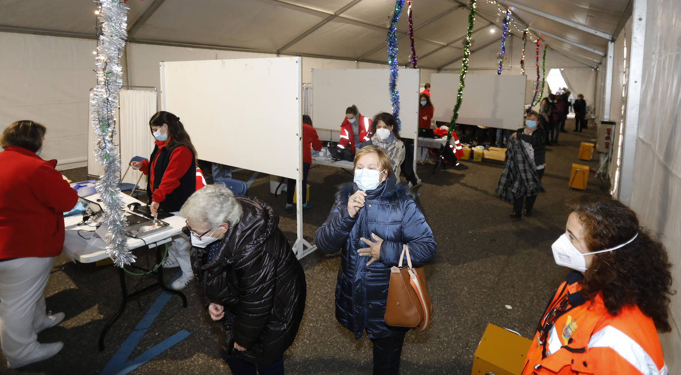 Fotos: La vacunación prosigue en Palencia en el Día de la Constitución