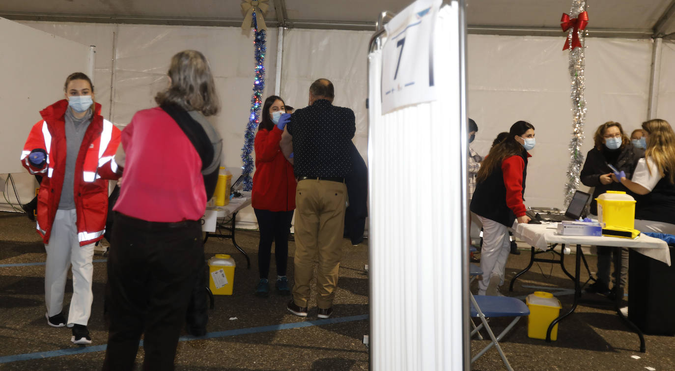 Fotos: La vacunación prosigue en Palencia en el Día de la Constitución