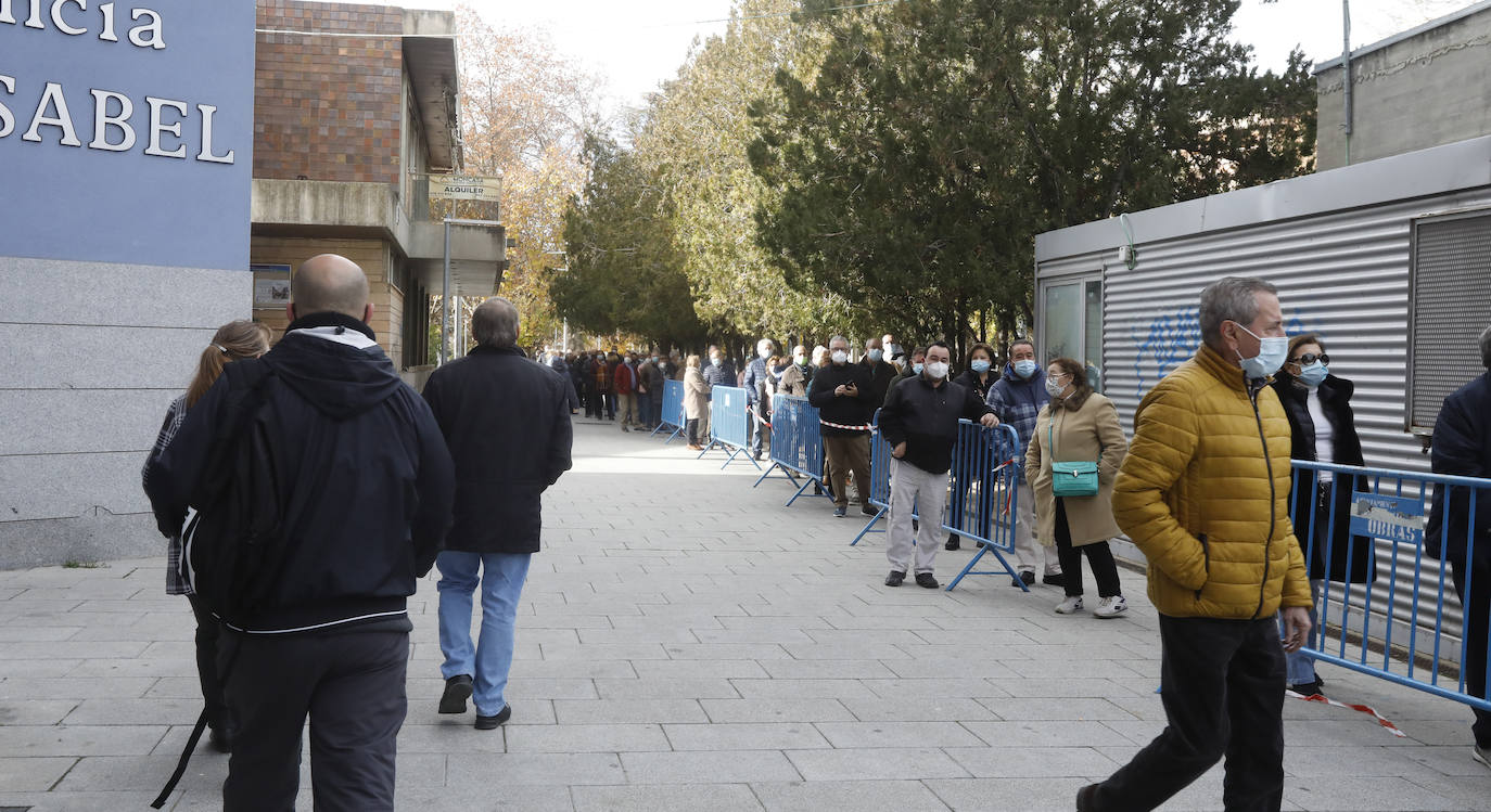 Fotos: La vacunación prosigue en Palencia en el Día de la Constitución