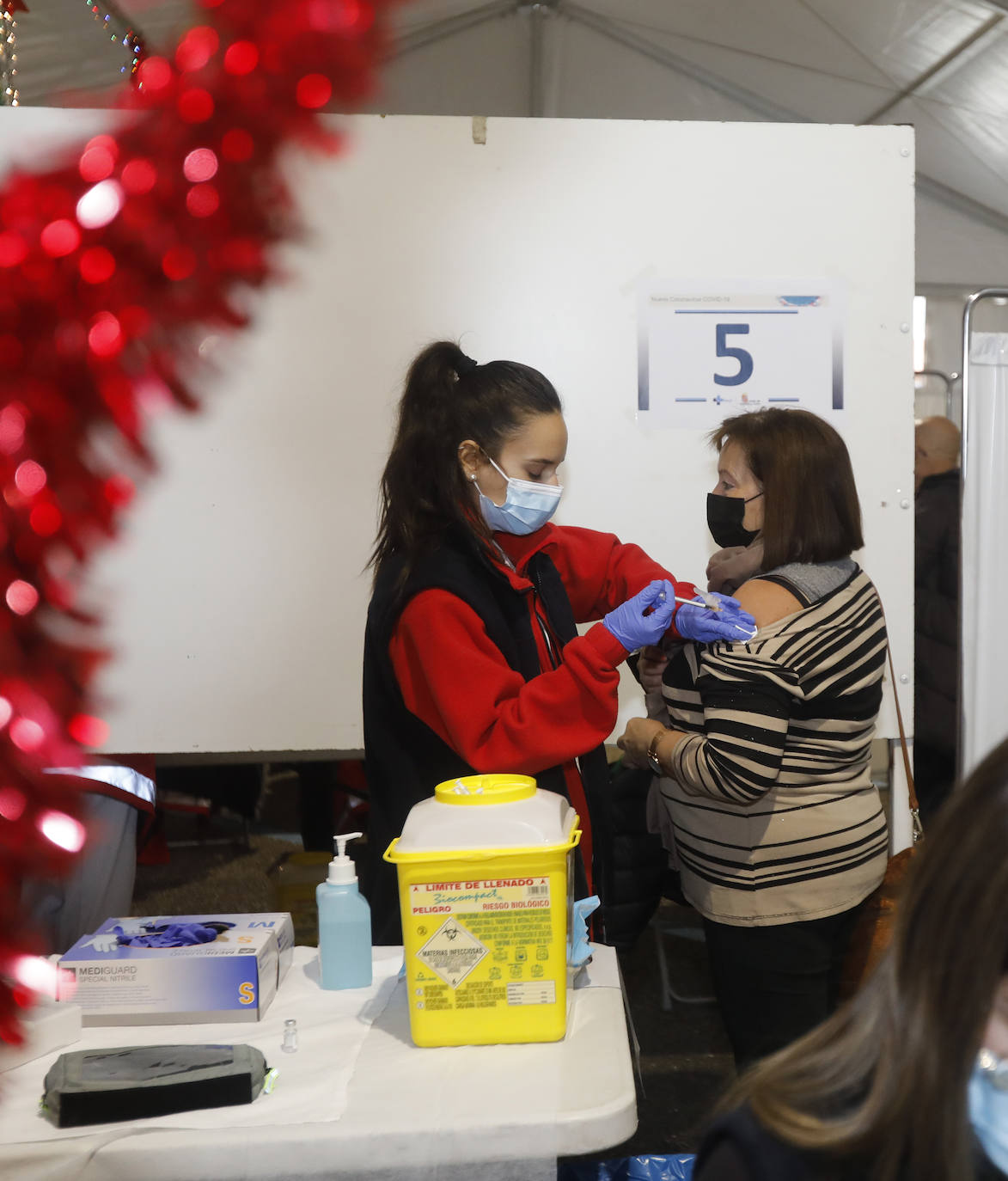 Fotos: La vacunación prosigue en Palencia en el Día de la Constitución
