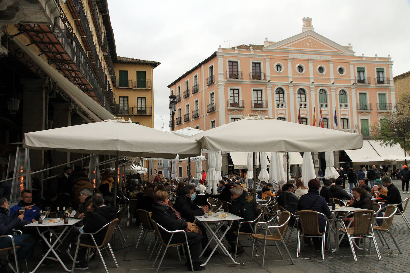 Ambiente en la ciudad durante este lunes festivo.