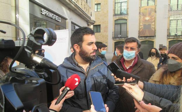 ängel Porras, de NNGG, junto al diputando nacional del PP Bermudez de Castro