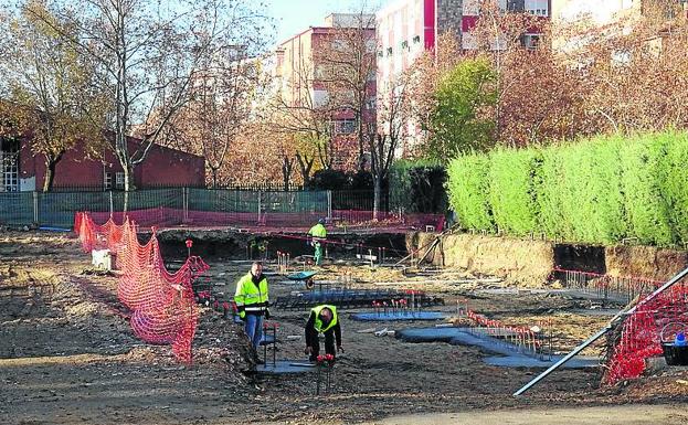 Escuela infantil El Cascabel. Obras en el patio del colegio León Felipe. 