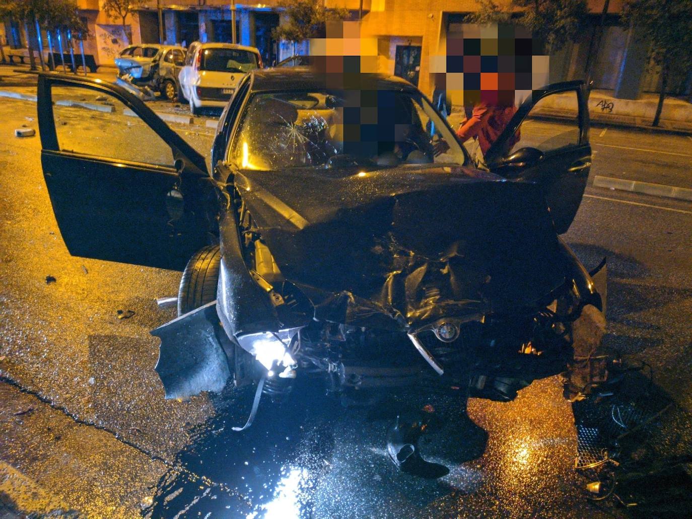 El vehículo que chocó contra los otros tres. 