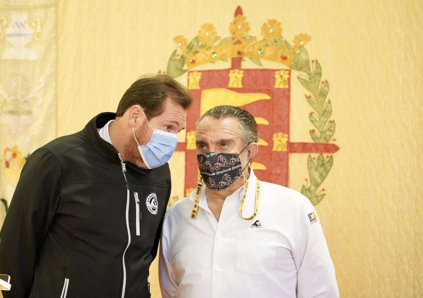 Óscar Puente, esta mañana, con el coordinador de Pingüinos José Manuel Navas.