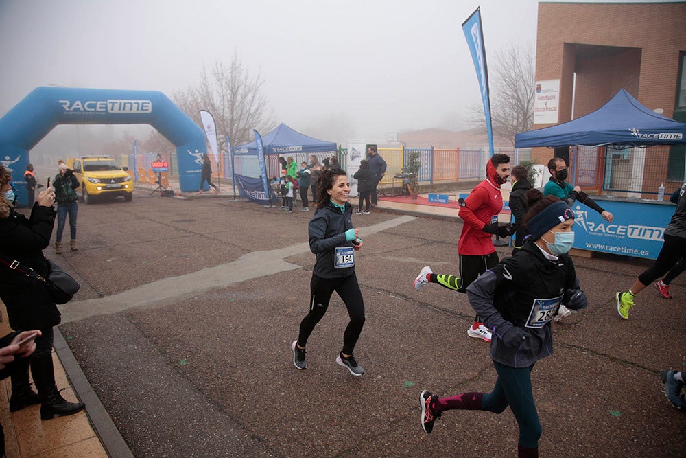 Carbajosa de la Sagrada corre bajo la niebla con sus "Kilómetros Solidarios"