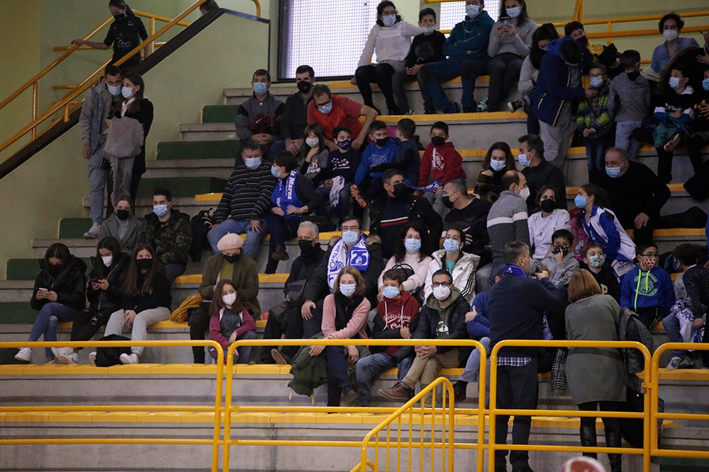 El CB Avenida tira de manual para seguir en lo más alto (75-49)