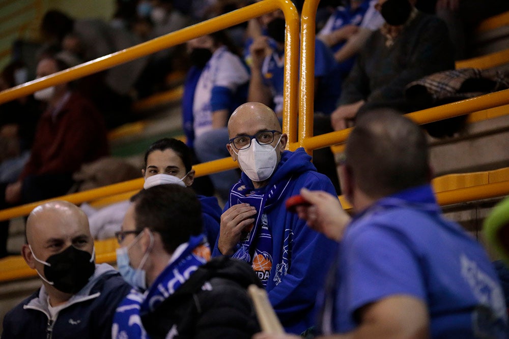 El CB Avenida tira de manual para seguir en lo más alto (75-49)