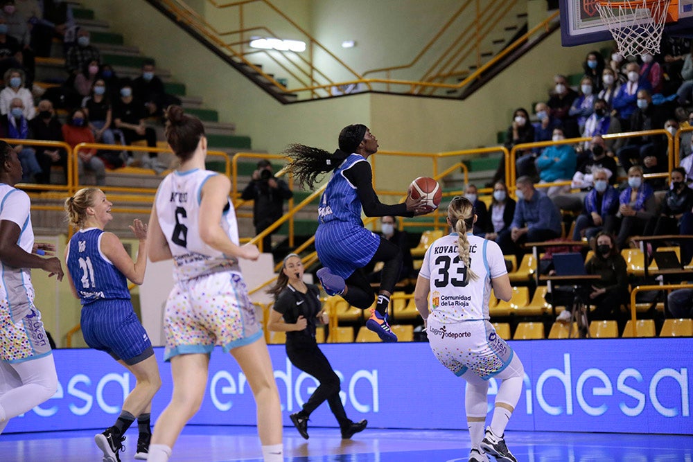 El CB Avenida tira de manual para seguir en lo más alto (75-49)